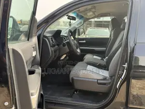 Toyota Tundra SR5 4dr Double Cab LB (5.7L 8cyl 6A) 2015 Black
