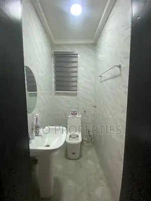 3bdrm Block of Flats in Lekki Right - Phase1 for rent
