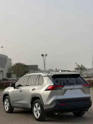 Toyota RAV4 2021 Silver