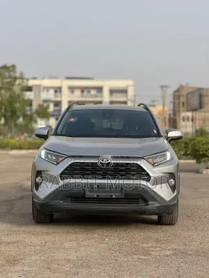 Toyota RAV4 2021 Silver