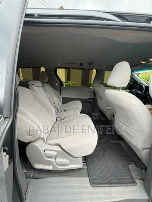Toyota Sienna LE 7-Passenger 4dr Minivan AWD (3.5L 6cyl 6A) 2015 Gray