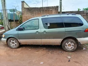 Toyota Sienna 1999 Silver