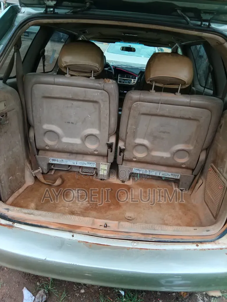 Toyota Sienna 1999 Silver