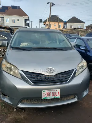 Toyota Sienna 7 Passenger 2012 Silver