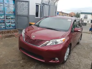 Toyota Sienna 2014 Red