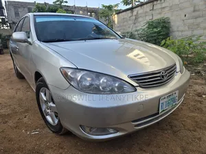 Toyota Camry LE V6 4dr Sedan (3.0L 6cyl 5A) 2004 Silver