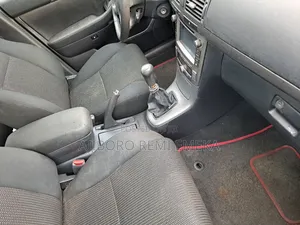 Toyota Avensis 1.8 C 2005 Silver