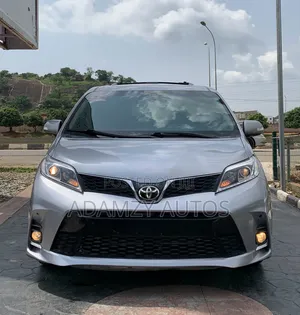 Toyota Sienna 2017 Silver