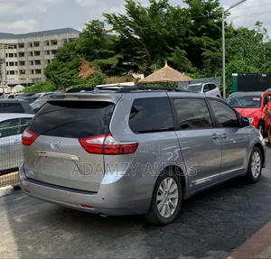 Toyota Sienna 2017 Silver
