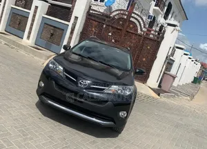 Toyota RAV4 XLE 4dr SUV AWD (2.5L 4cyl 6A) 2014 Black