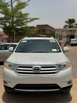 Toyota Highlander 3.5L 4WD 2013 White