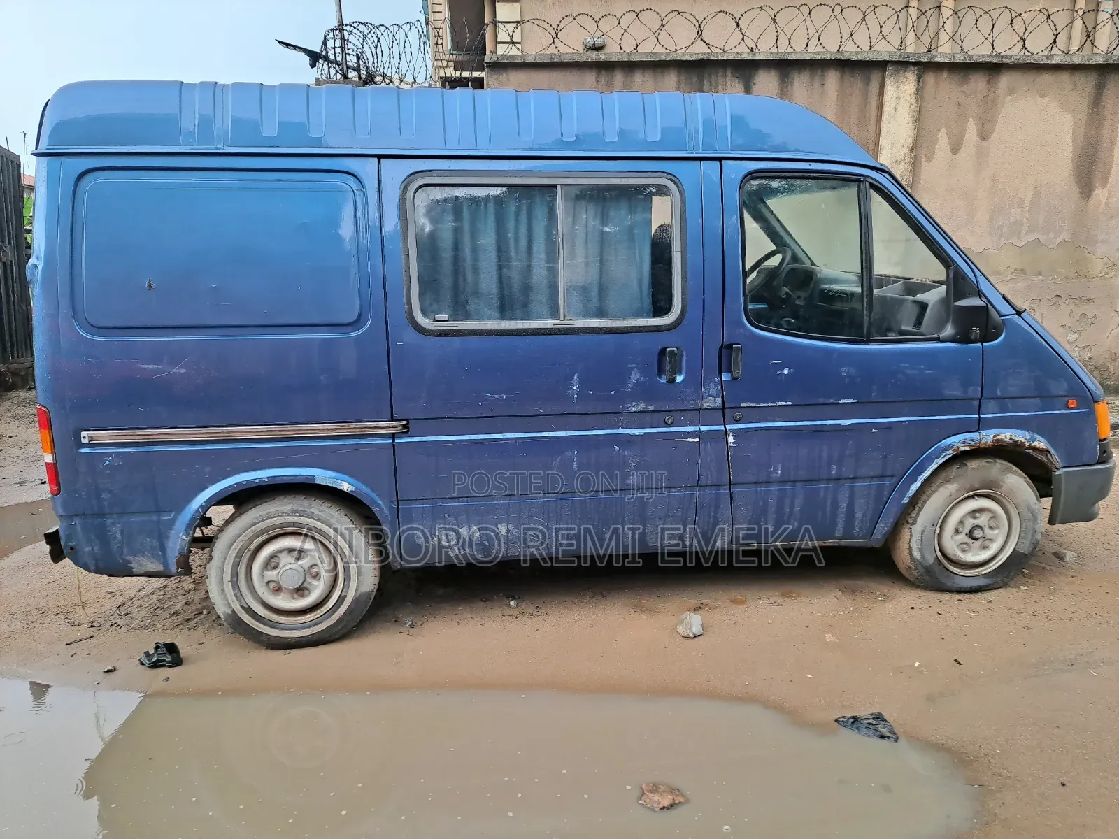 Ford Transit 2000 Blue