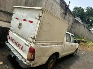 Toyota Hilux SR 2015 White