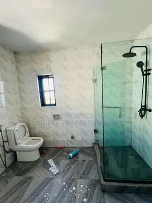 4bdrm Duplex in Inside An Estate, Chevron for rent
