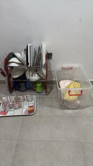 25 Plates With Plate Racks