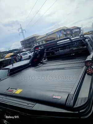 Manual Retractable Tonneau Roller Cover and Rugged Bar on Ford F-150