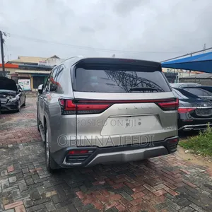 Lexus LX 600 2023 Gold