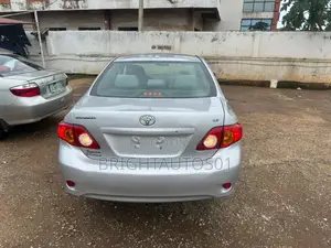 Toyota Corolla LE 4dr Sedan (1.8L 4cyl 4A) 2010 Silver