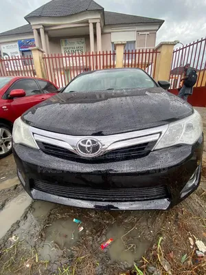 Toyota Camry XLE 4dr Sedan (2.5L 4cyl 6A) 2013 Black