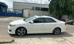 Toyota Camry SE V6 4dr Sedan (3.5L 6cyl 6A) 2012 White