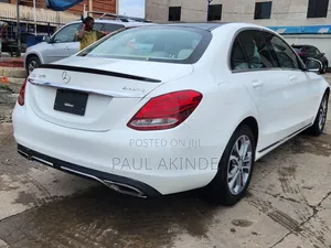 Mercedes-Benz C300 Luxury 4dr AWD 4Matic Sedan (2.0L 4cyl 7A) 2015