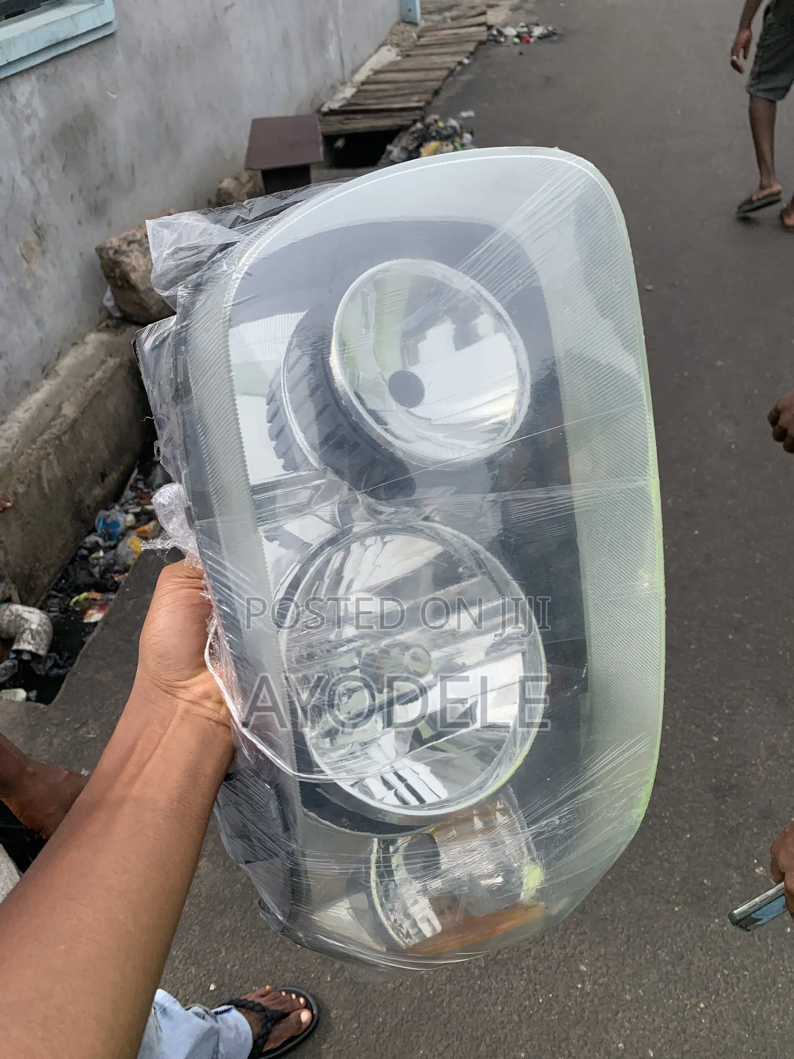 Headlights Ford Escape 2005