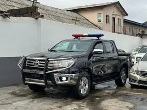 Toyota Hilux 2016 Black
