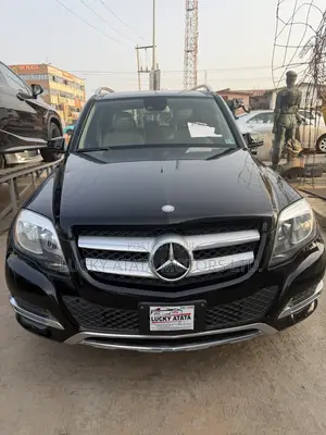 Mercedes-Benz GLK-Class Base GLK 350 4dr AWD 4MATIC (3.5L 6cyl 7A) 2015