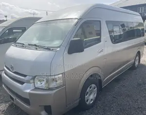 Toyota HiAce 2018 Gold