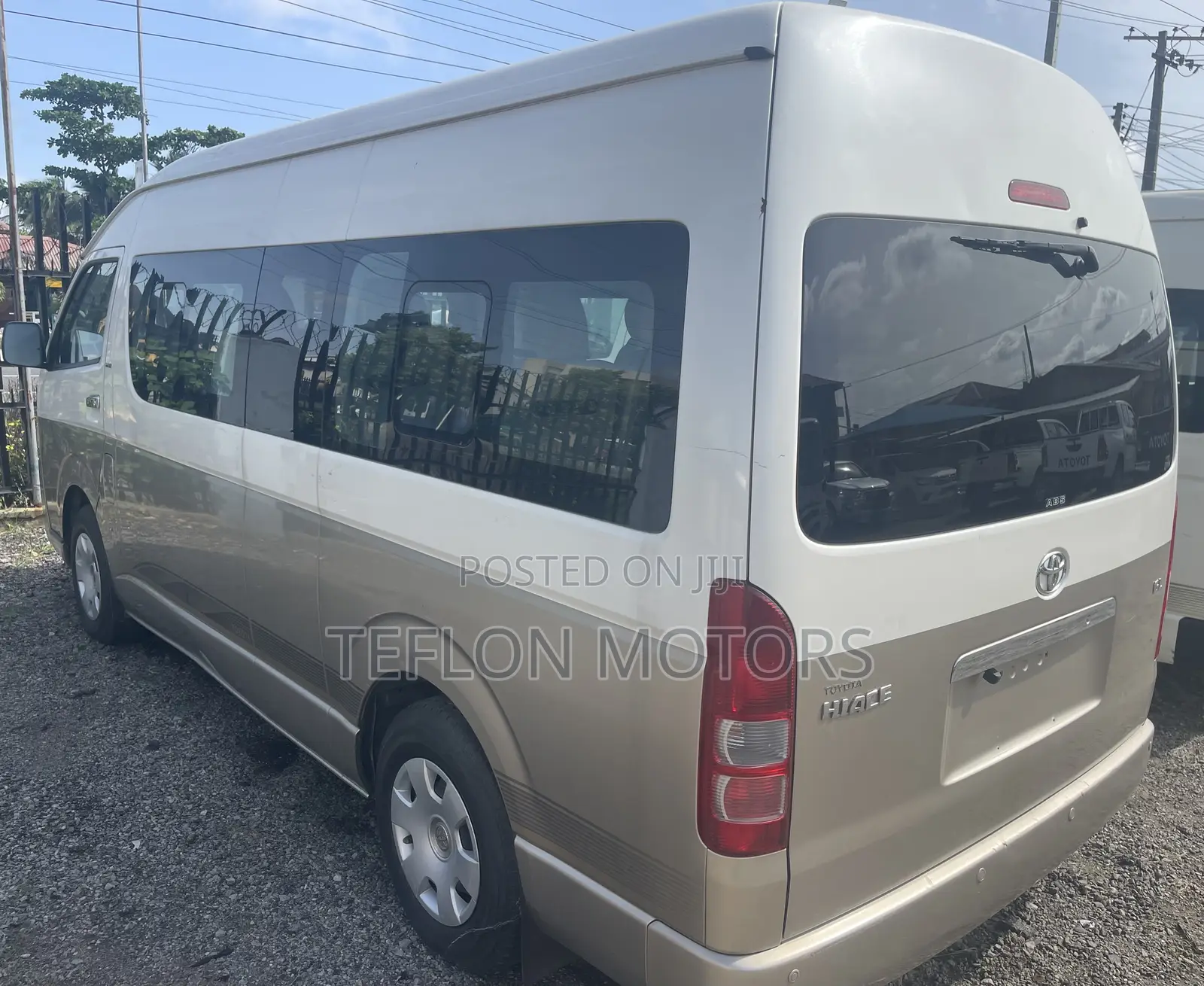 Toyota HiAce 2018 Gold