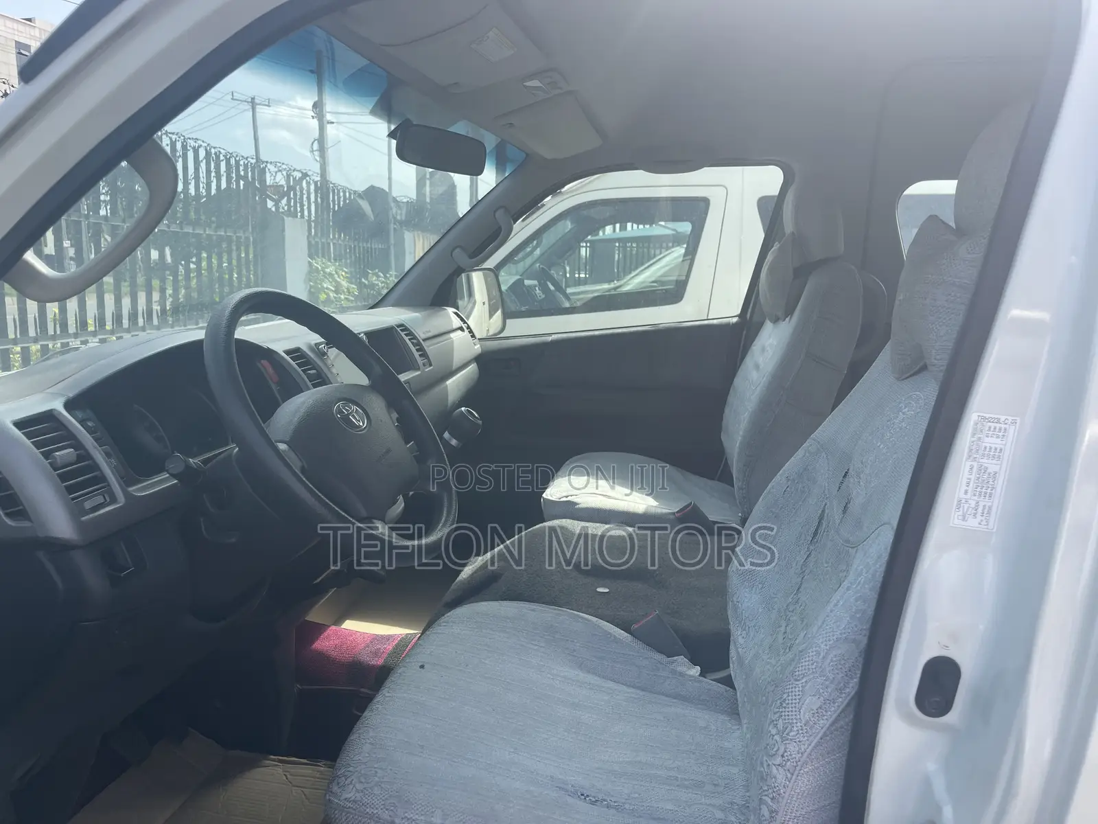 Toyota HiAce 2018 Gold