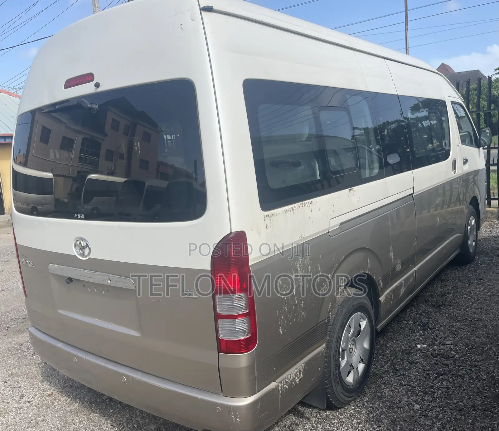 Toyota HiAce 2018 Gold