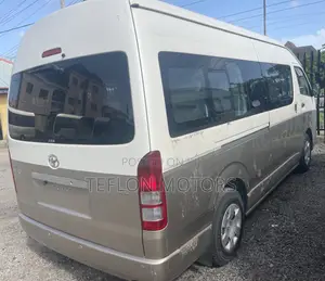 Toyota HiAce 2018 Gold