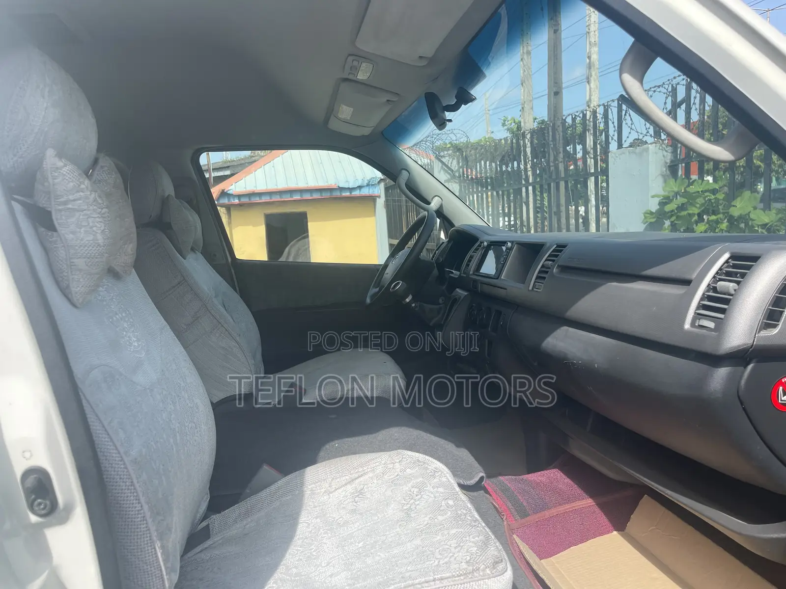 Toyota HiAce 2018 Gold