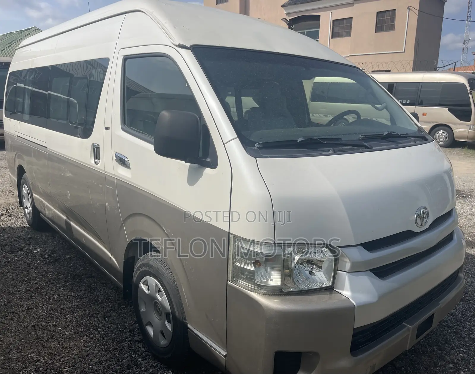 Toyota HiAce 2018 Gold