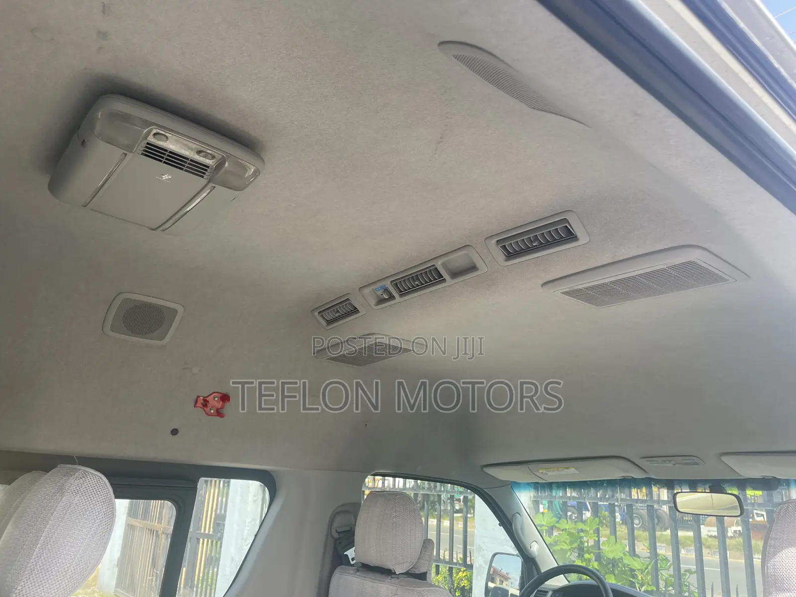 Toyota HiAce 2018 Gold
