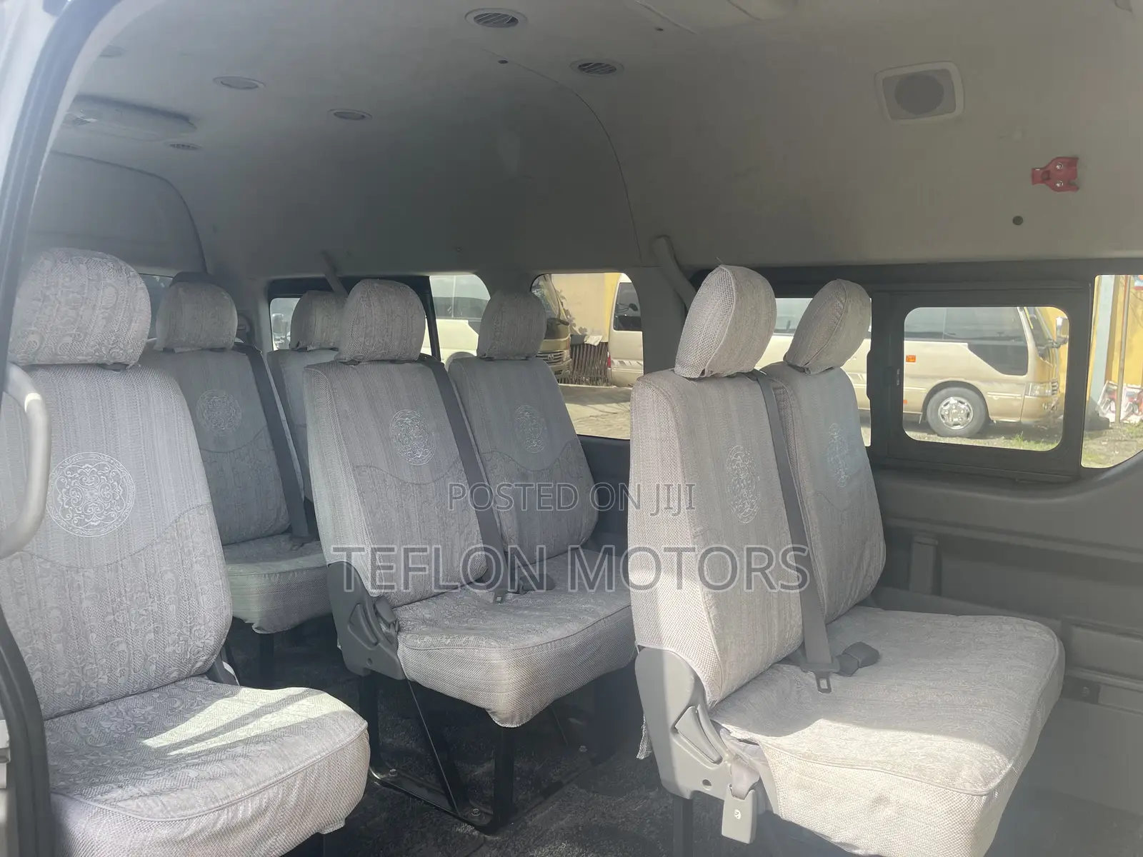 Toyota HiAce 2018 Gold