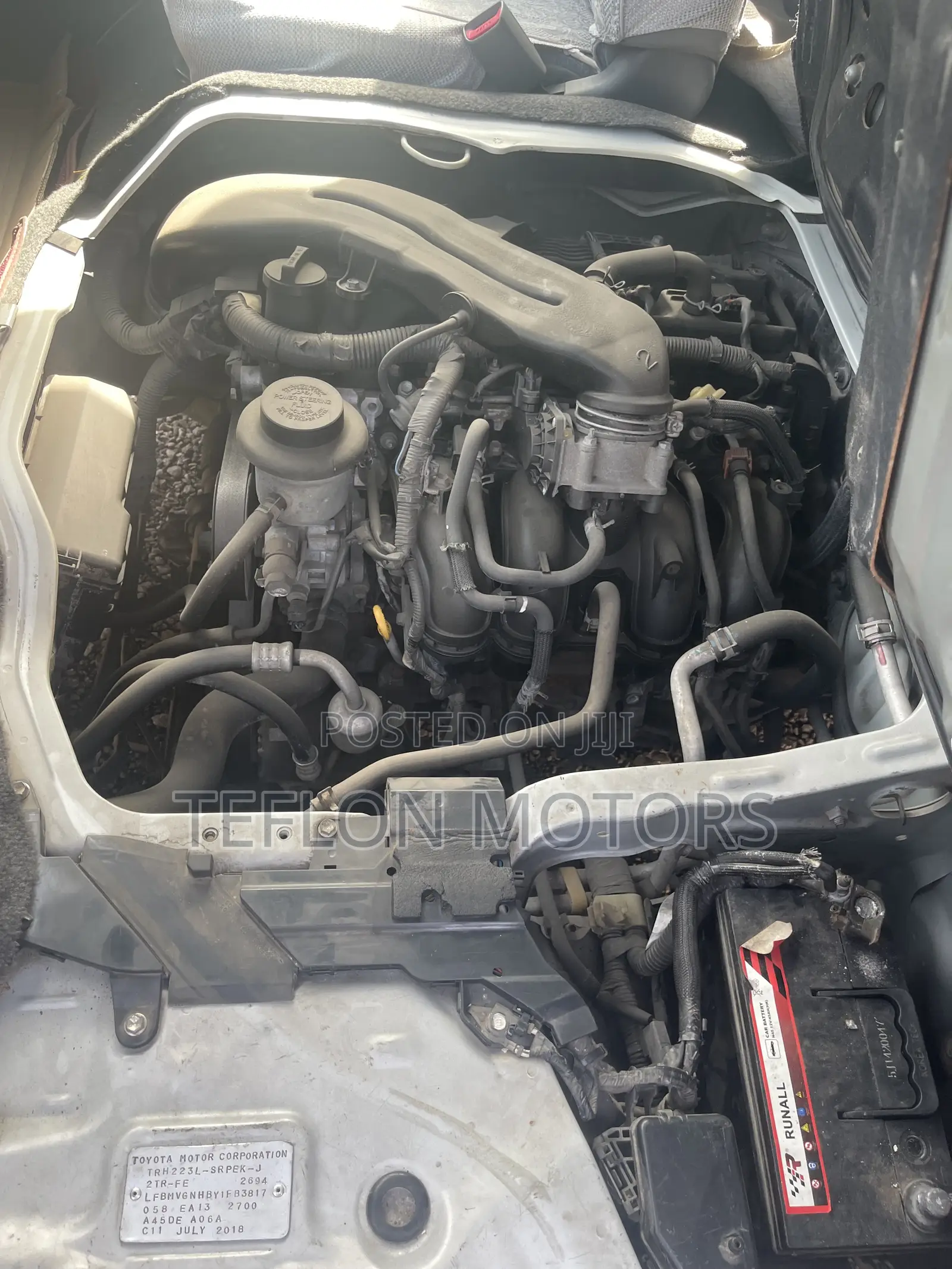 Toyota HiAce 2018 Gold