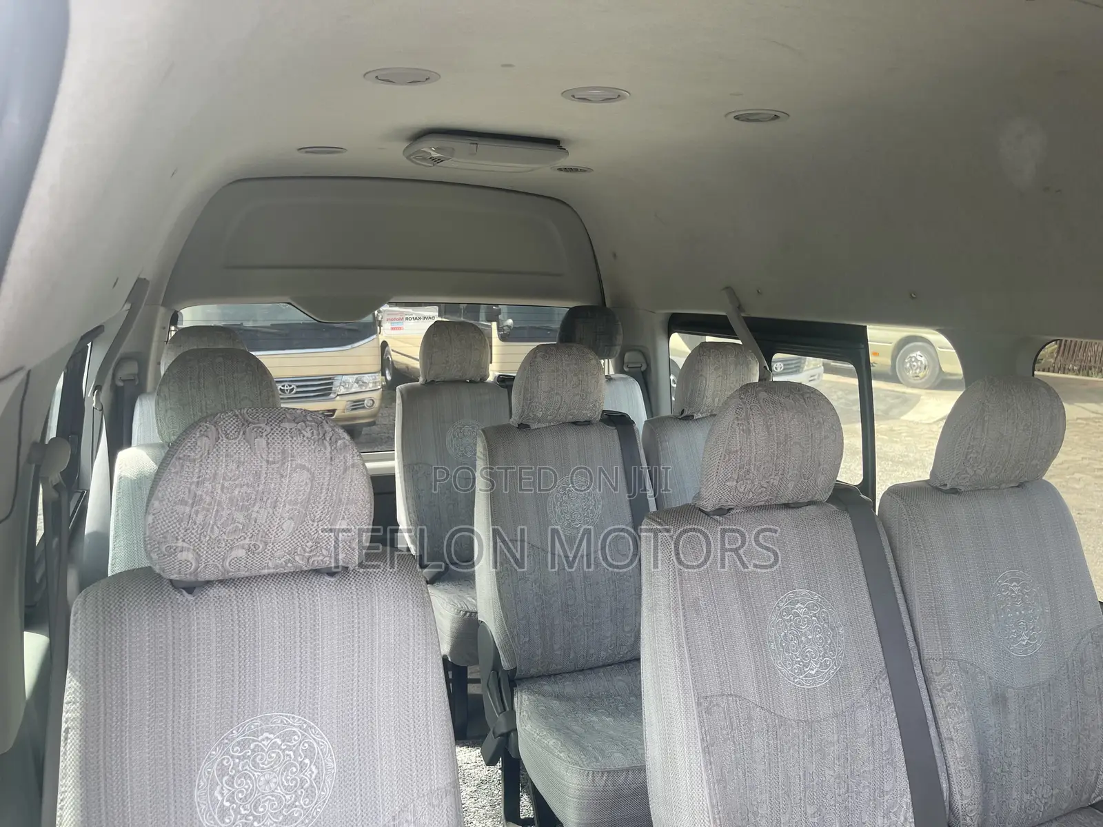 Toyota HiAce 2018 Gold