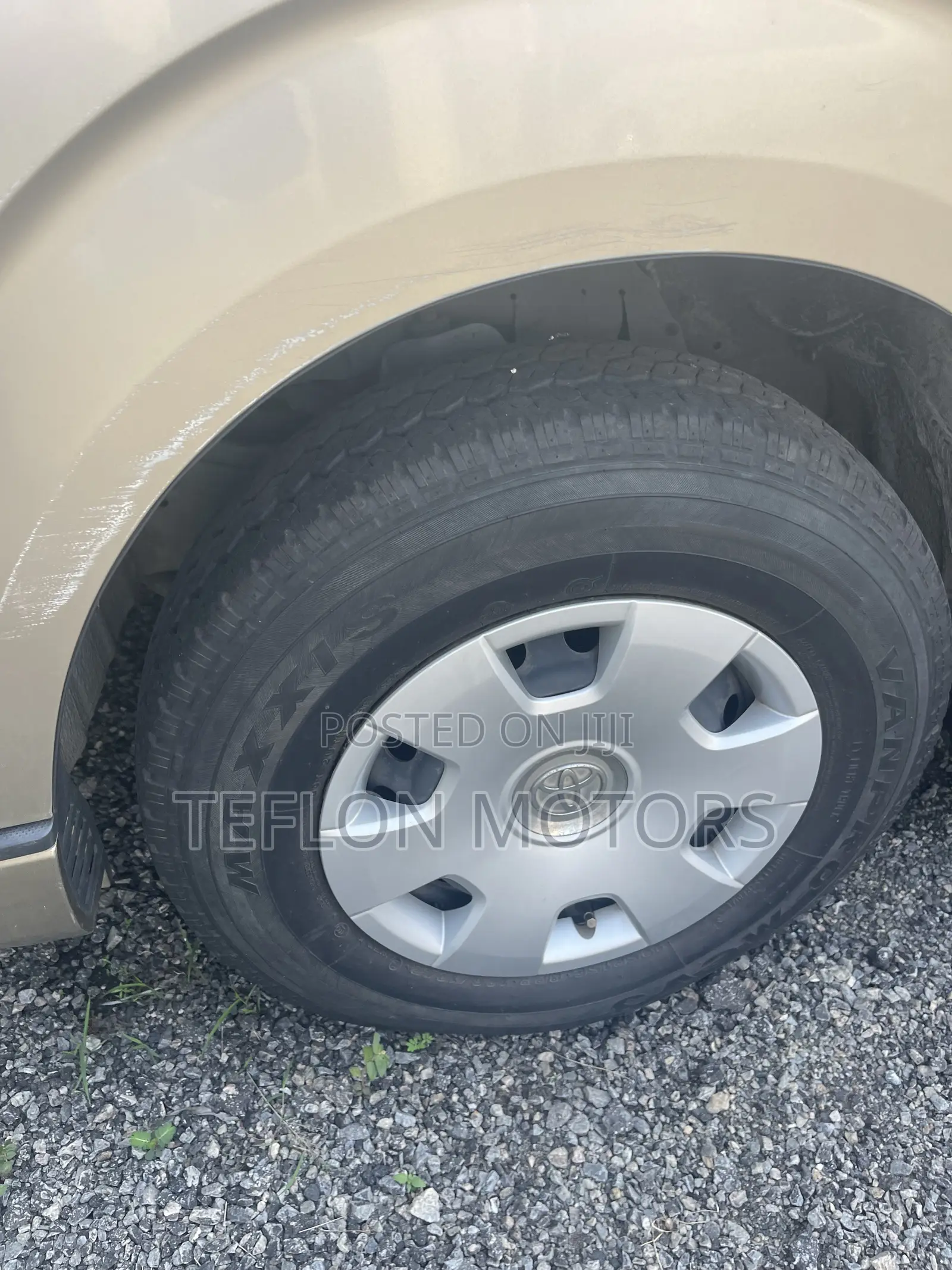 Toyota HiAce 2018 Gold
