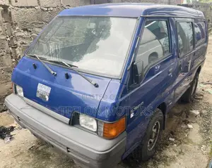 Mitsubishi L300 2004 Blue