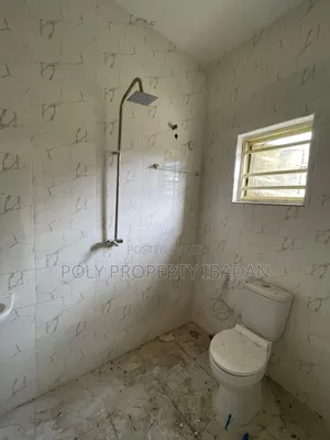 4bdrm Apartment in Kolapo Ishola Gra, Akobo for rent