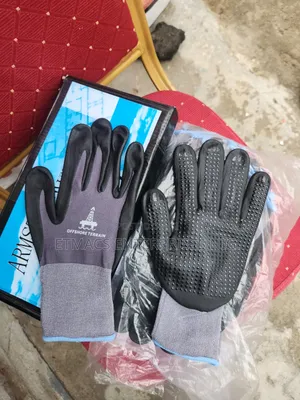 Hand Glove-dotted Palm