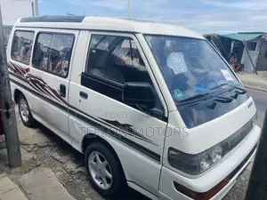 Mitsubishi L300 2004 White