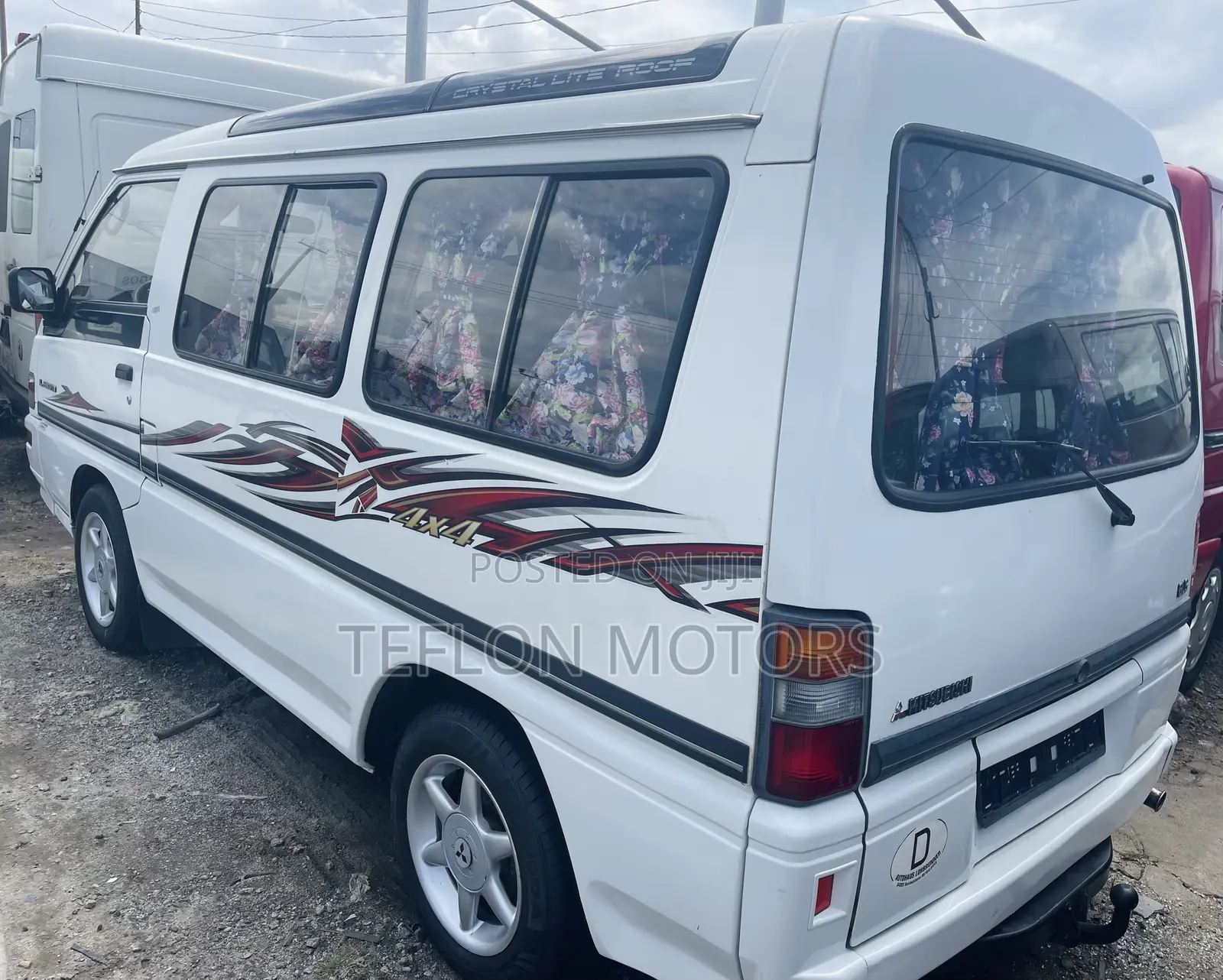 Mitsubishi L300 2004 White