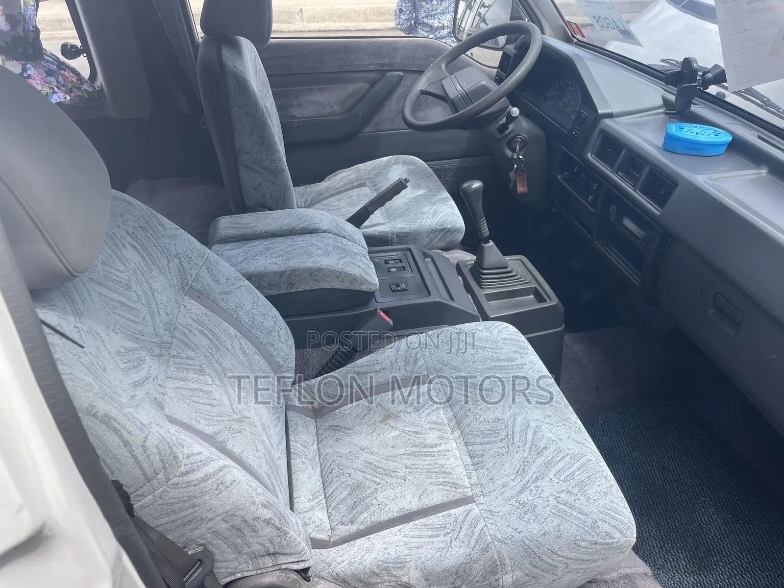 Mitsubishi L300 2004 White