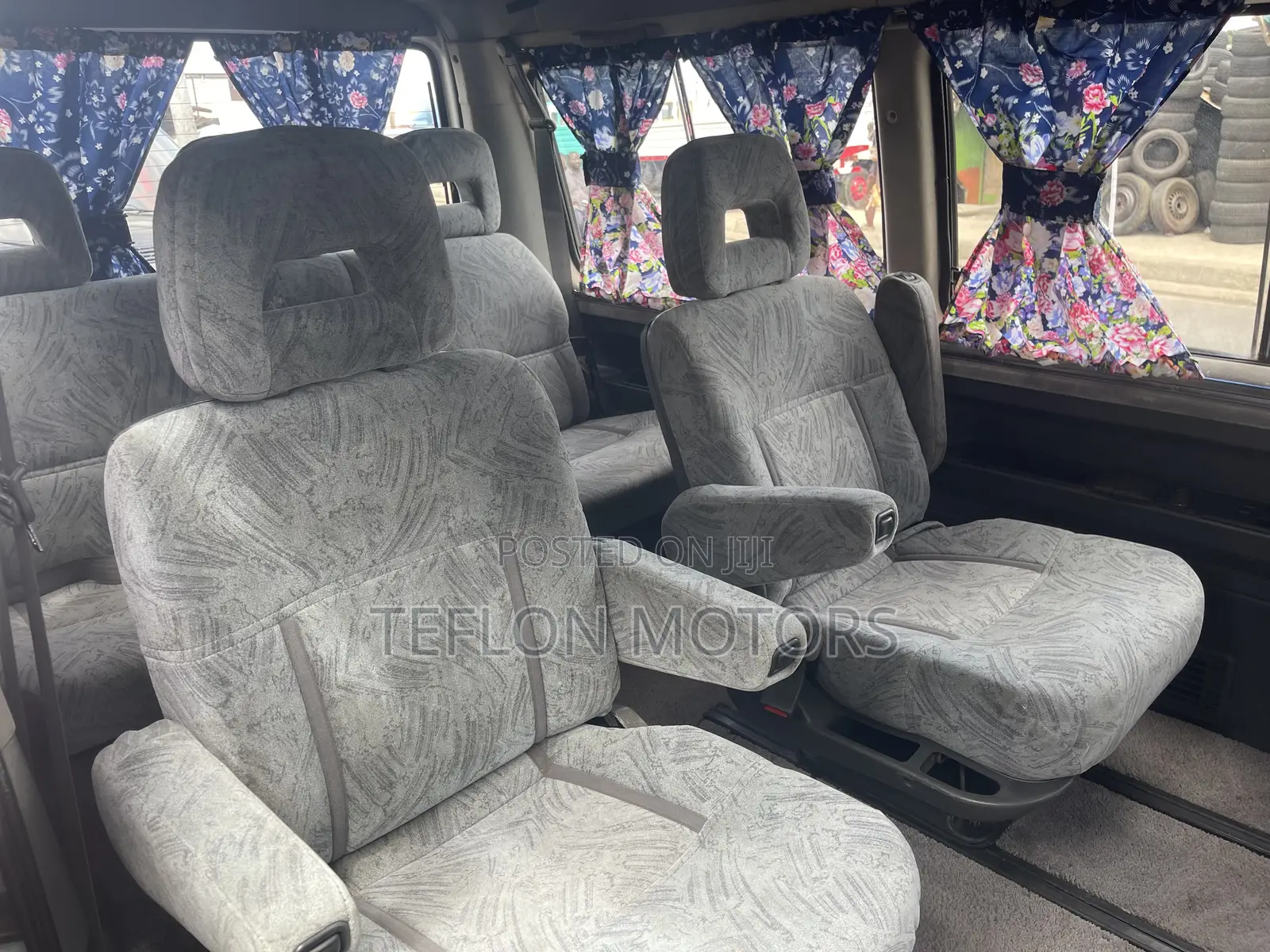 Mitsubishi L300 2004 White