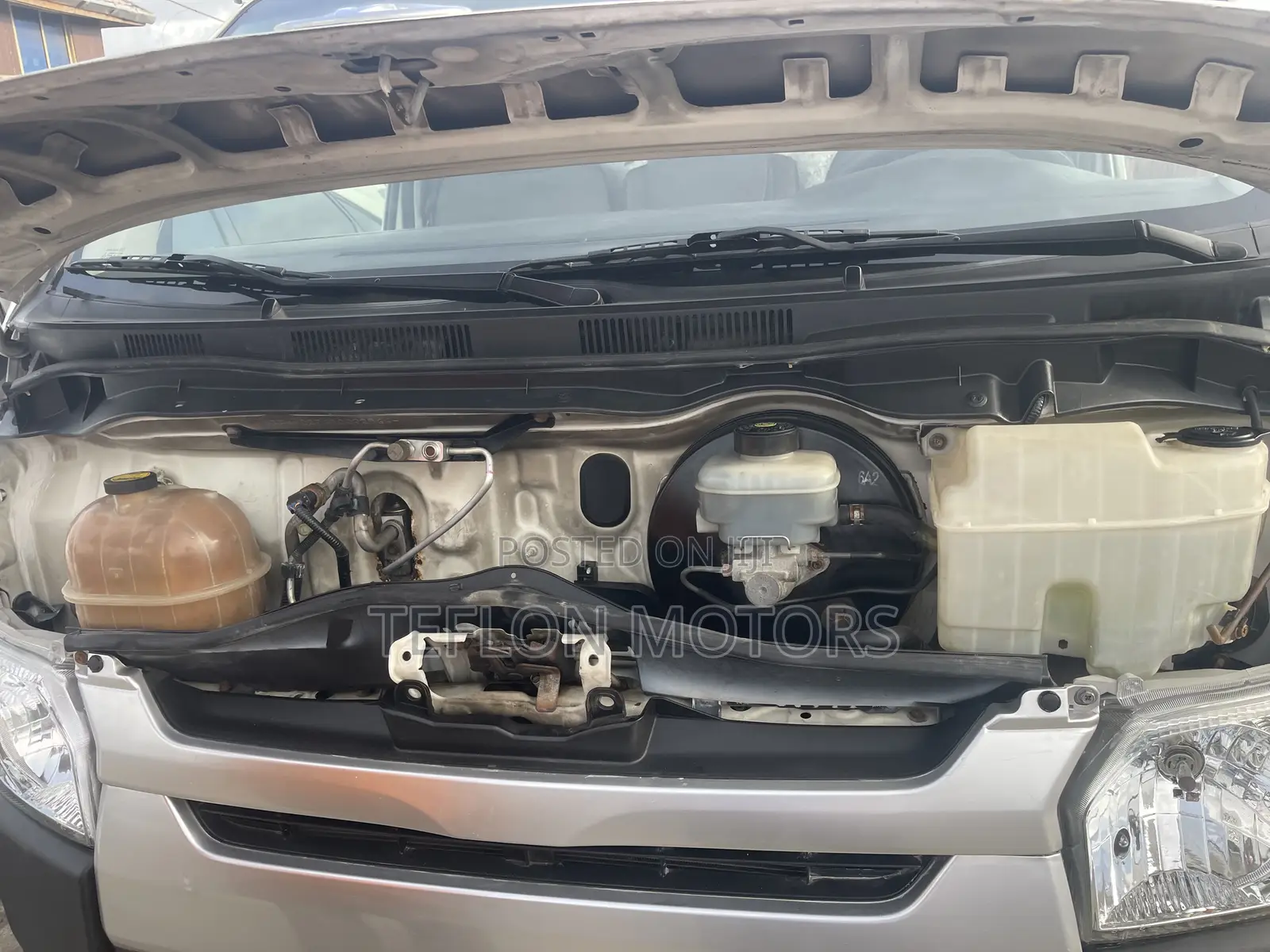 Toyota HiAce 2012 White
