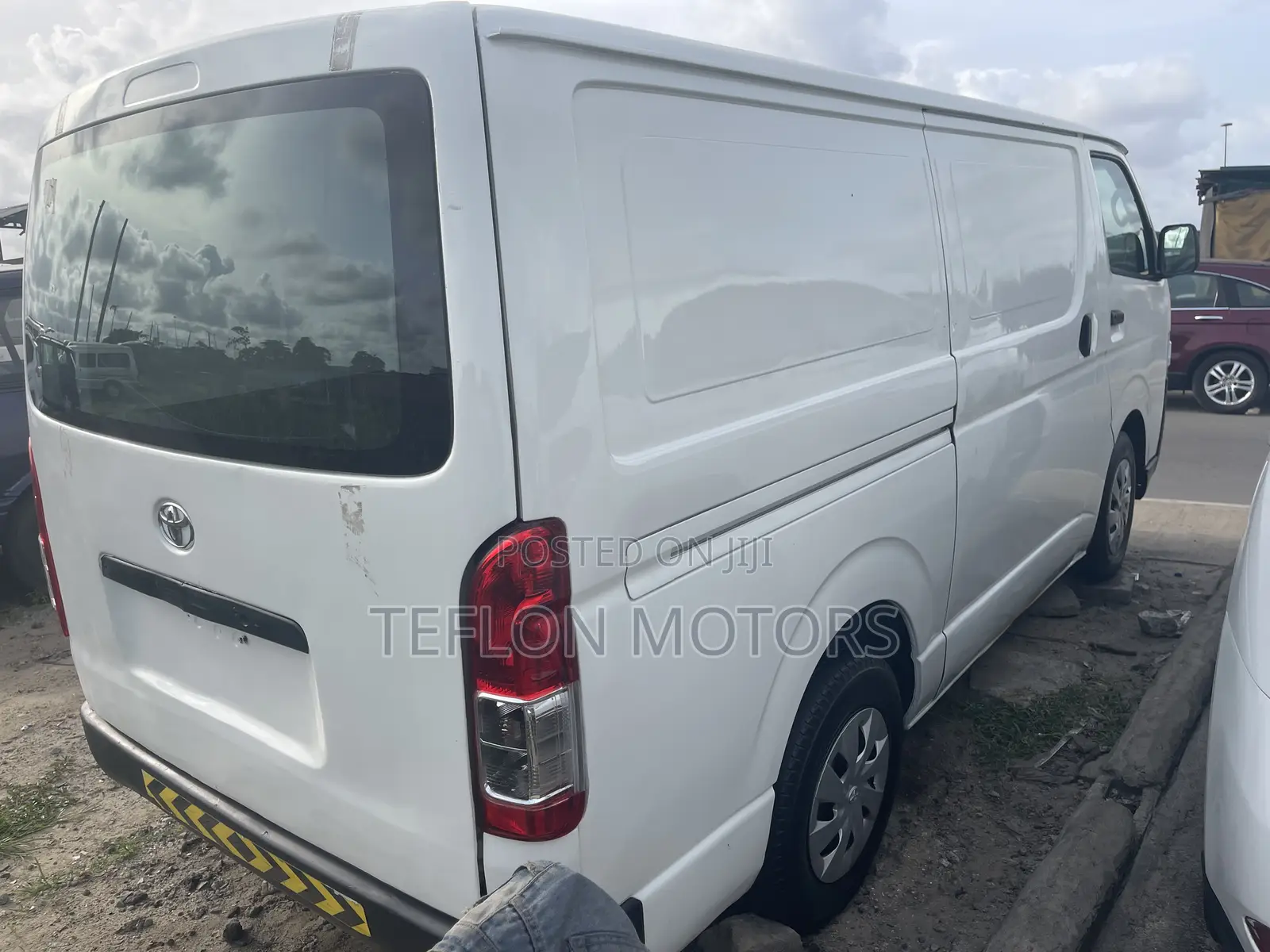 Toyota HiAce 2012 White