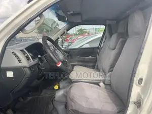 Toyota HiAce 2012 White